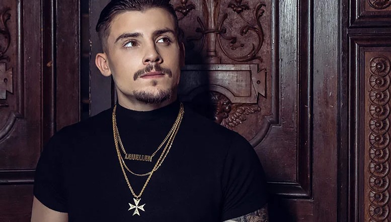 Fashion Styling With the Chino Link Chain 276 chains for men